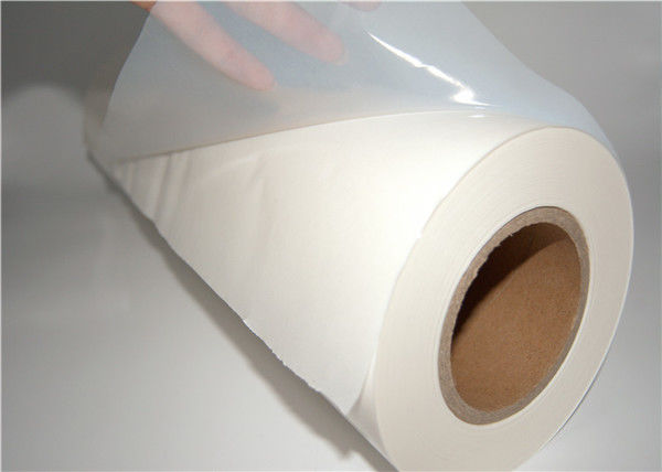 Eco película adhesiva del derretimiento caliente blanco del poliéster de 120 micrones para el remiendo 1 del bordado