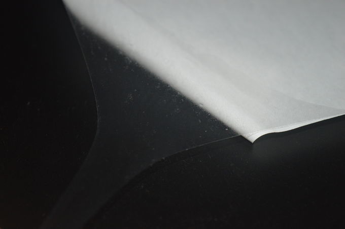 Película caliente del pegamento del derretimiento de 0.03m m del poliuretano translúcido lechoso del grueso para las telas compuestas 9 de Leater o de Textlie